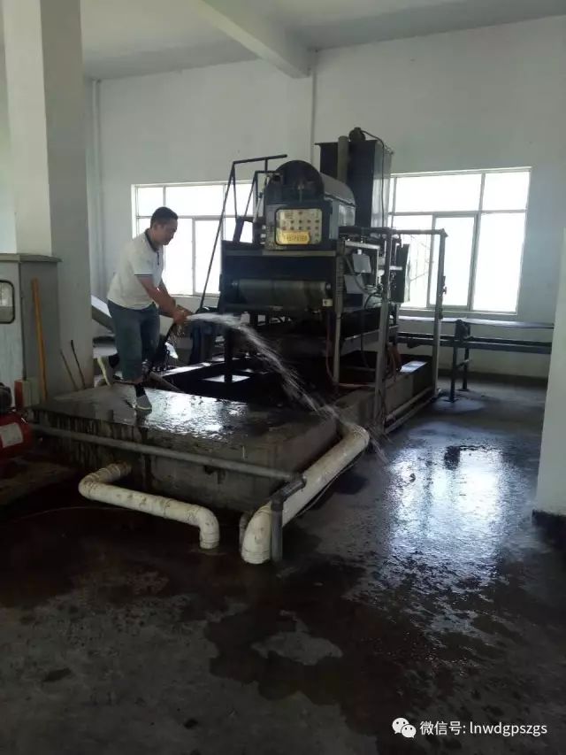 贯彻落实开展全域无垃圾活动推进会精神