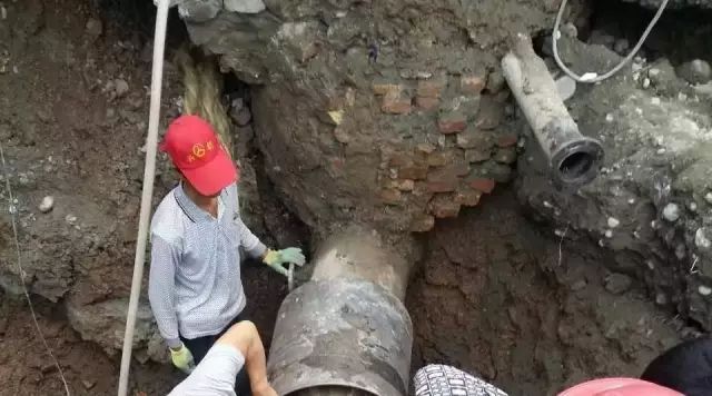 旧北峪河桥西供水管网抢修