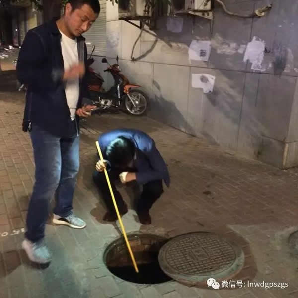 武都区供排水总公司开展城区供水管网测漏排查工作