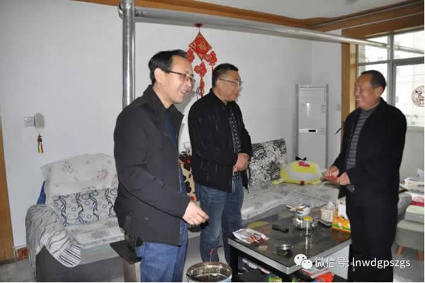 区供排水总公司走访慰问退休职工和离休干部遗属