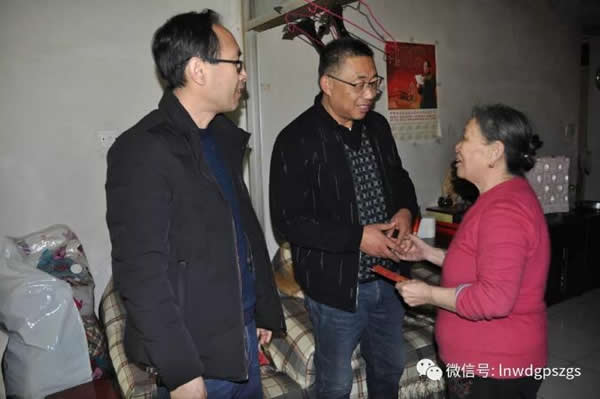 区供排水总公司走访慰问退休职工和离休干部遗属