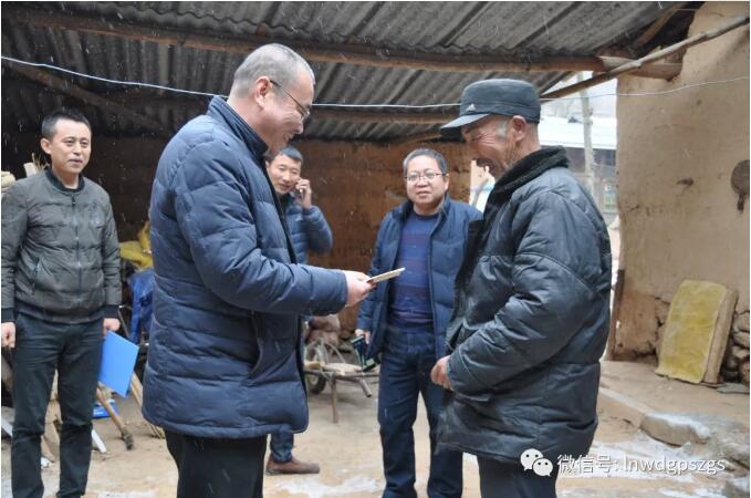 区供排水总公司深入鱼龙镇王家沟村慰问困难群众