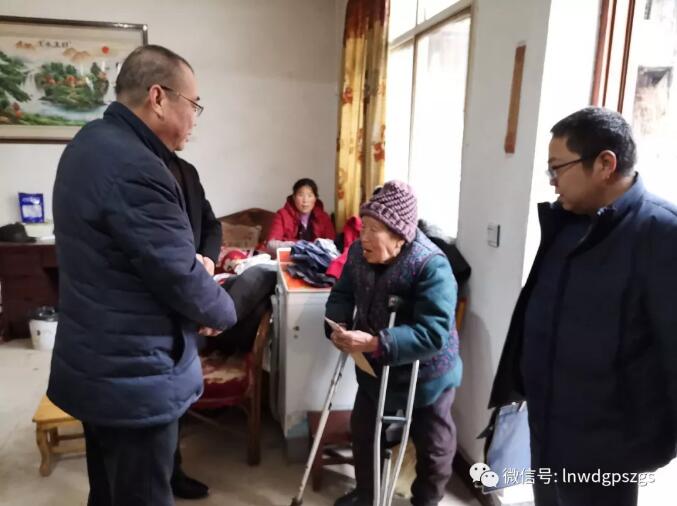 区供排水总公司深入鱼龙镇王家沟村慰问困难群众