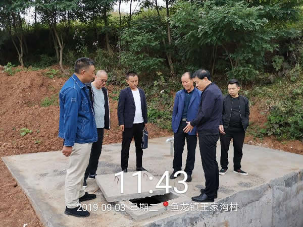区供排水总公司领导深入王家沟村检查指导脱贫攻坚工作