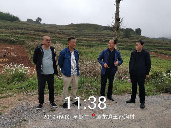 区供排水总公司领导深入王家沟村检查指导脱贫攻坚工作