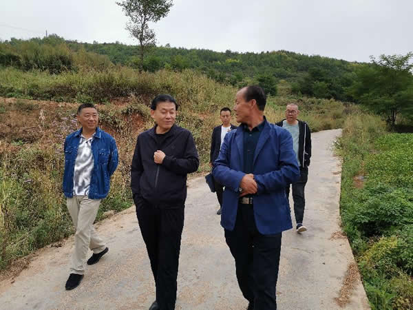 区供排水总公司领导深入王家沟村检查指导脱贫攻坚工作